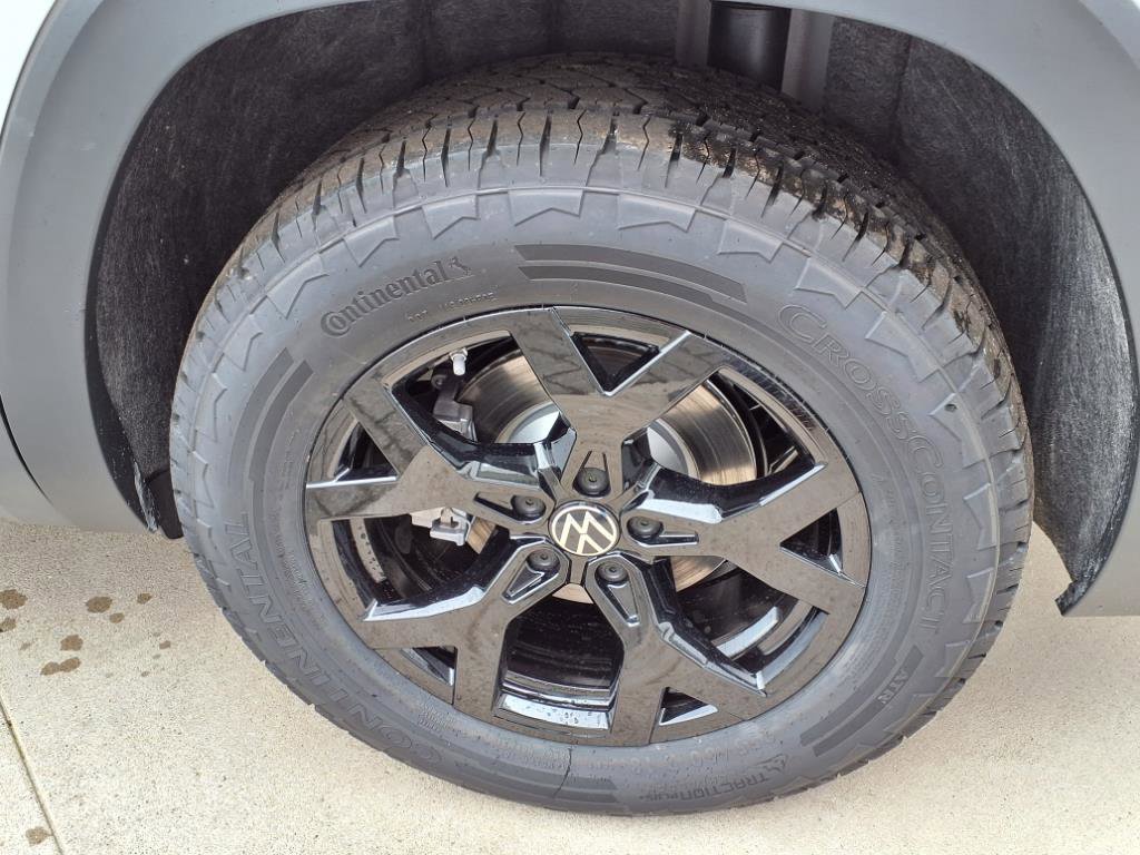 2025 Volkswagen Atlas Peak Edition SE photo 11