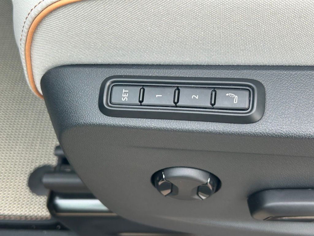2025 Volkswagen ID. Buzz Pro Plus photo 57
