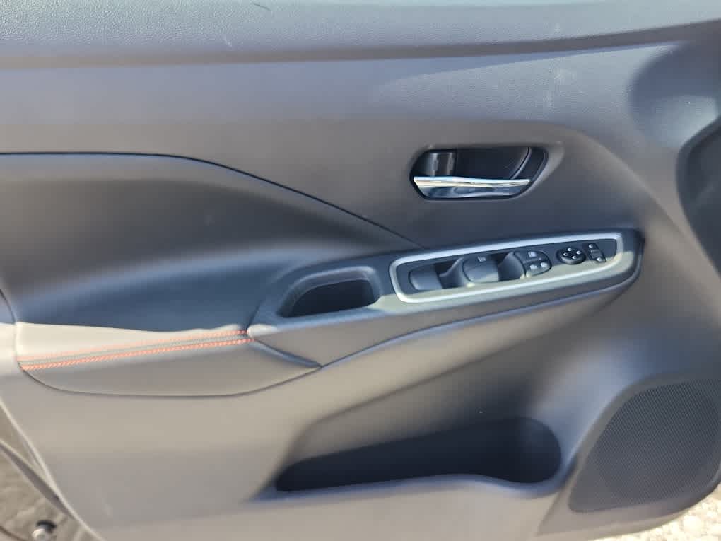 2025 Nissan Versa SR photo 9