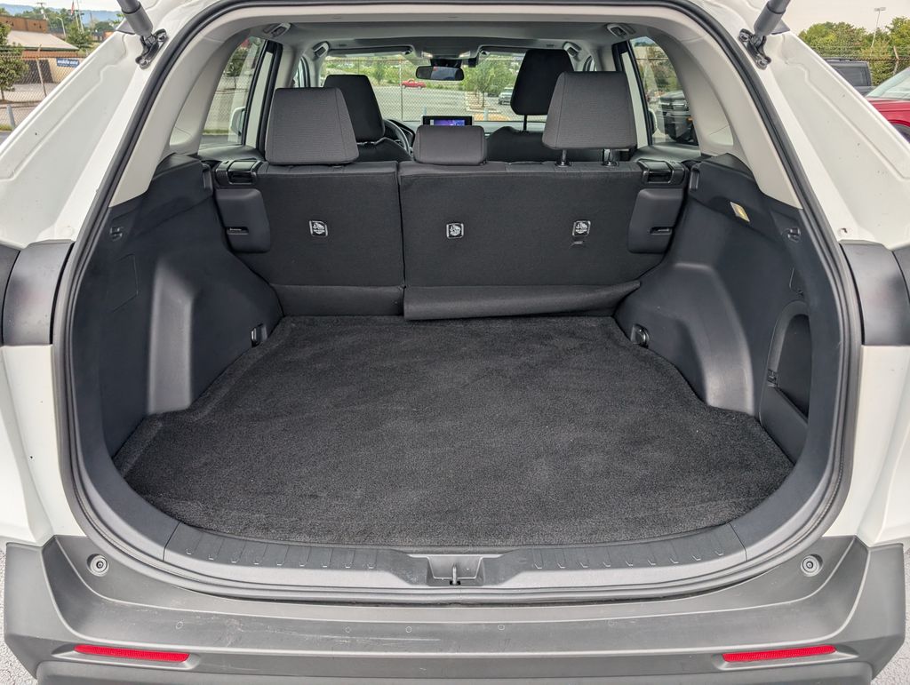 2024 Toyota RAV4 Hybrid XLE photo 6