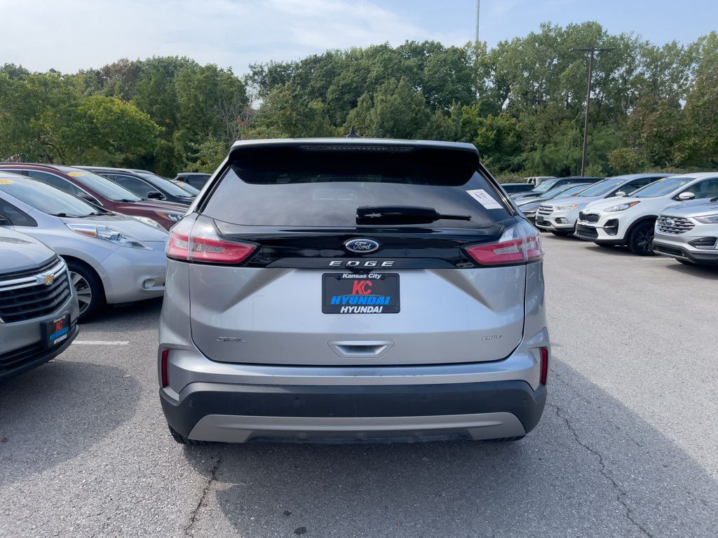 2022 Ford Edge SEL photo 4