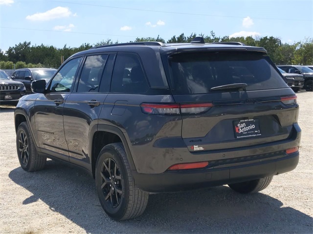 2025 Jeep Grand Cherokee Altitude photo 4