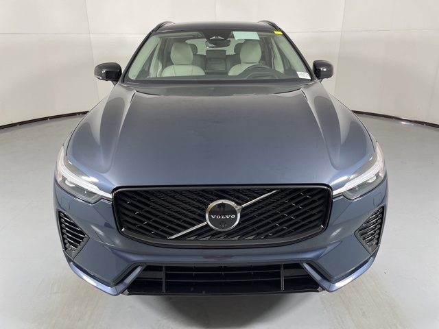 2026 Volvo XC60 Hybrid T8 photo 3