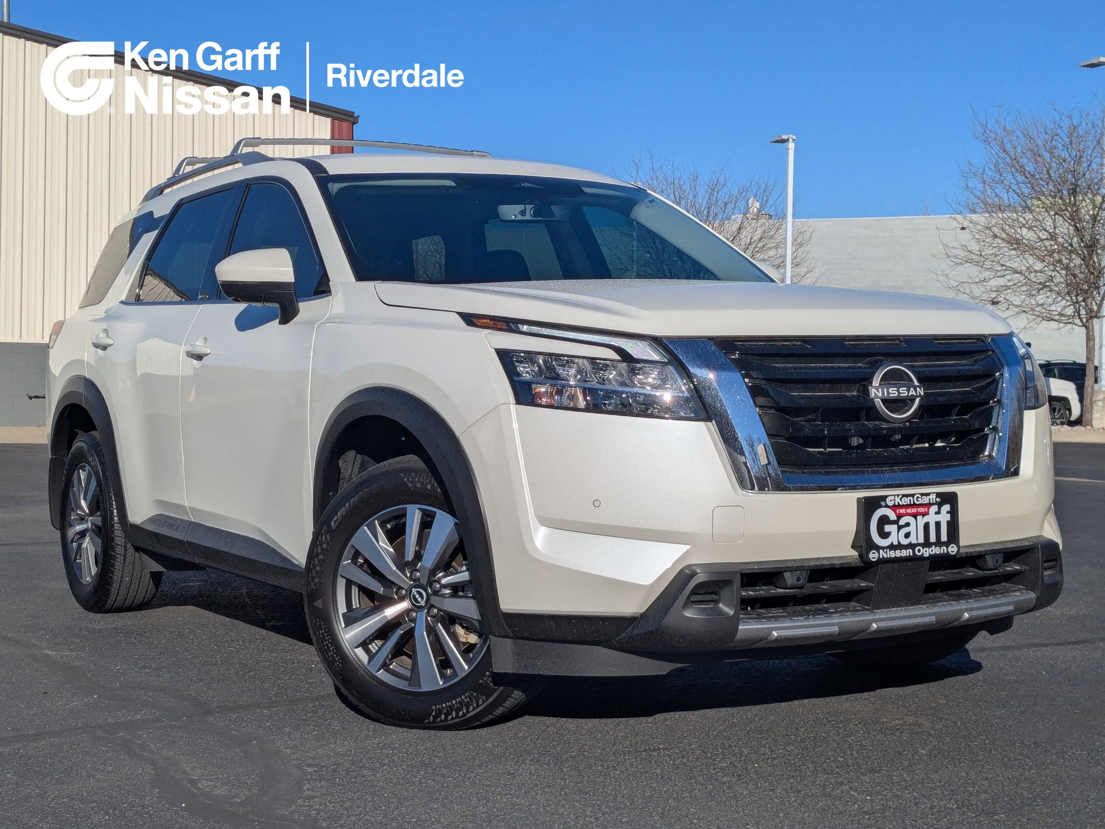 2024 Nissan Pathfinder SL's photo