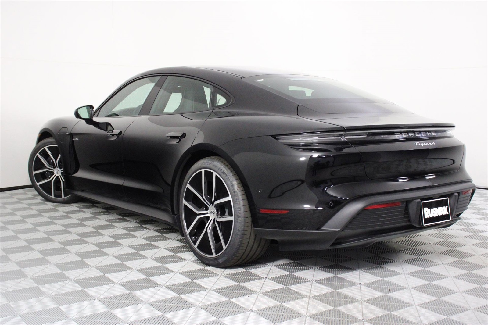 2025 Porsche Taycan photo 3