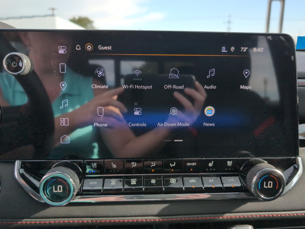 2025 Chevrolet Colorado Z71 photo 13