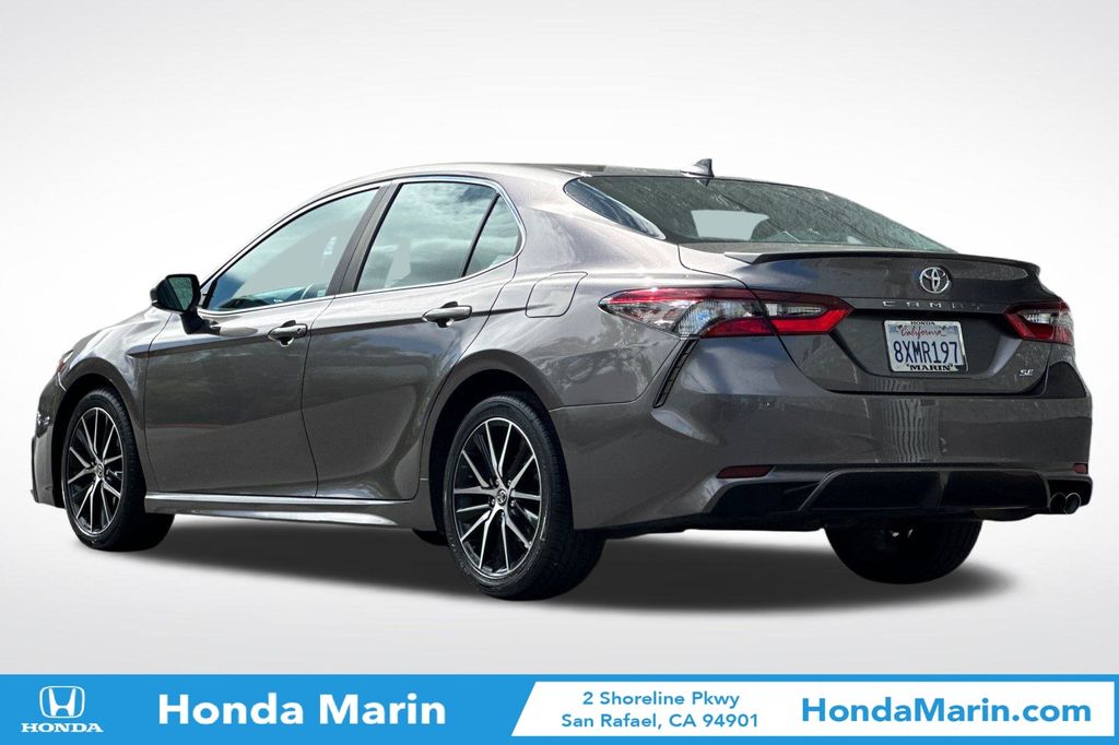 2021 Toyota Camry SE photo 6