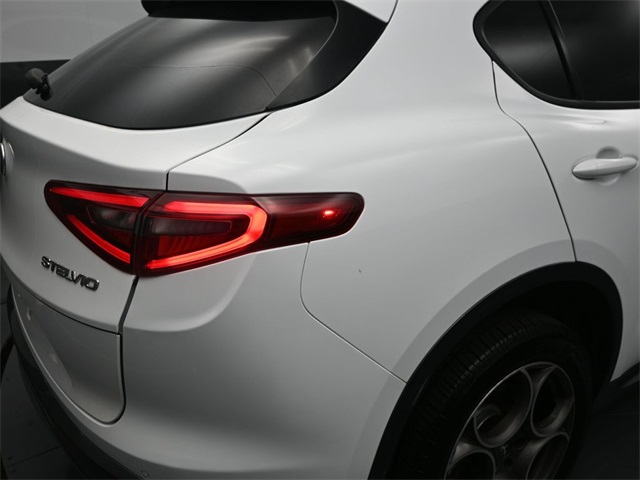 2022 Alfa Romeo Stelvio Ti photo 18