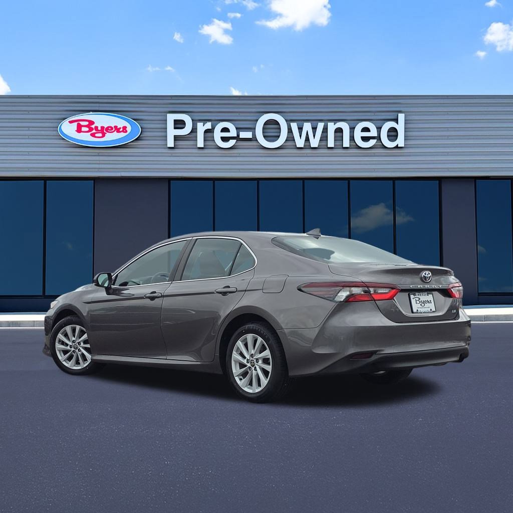 2022 Toyota Camry LE photo 5