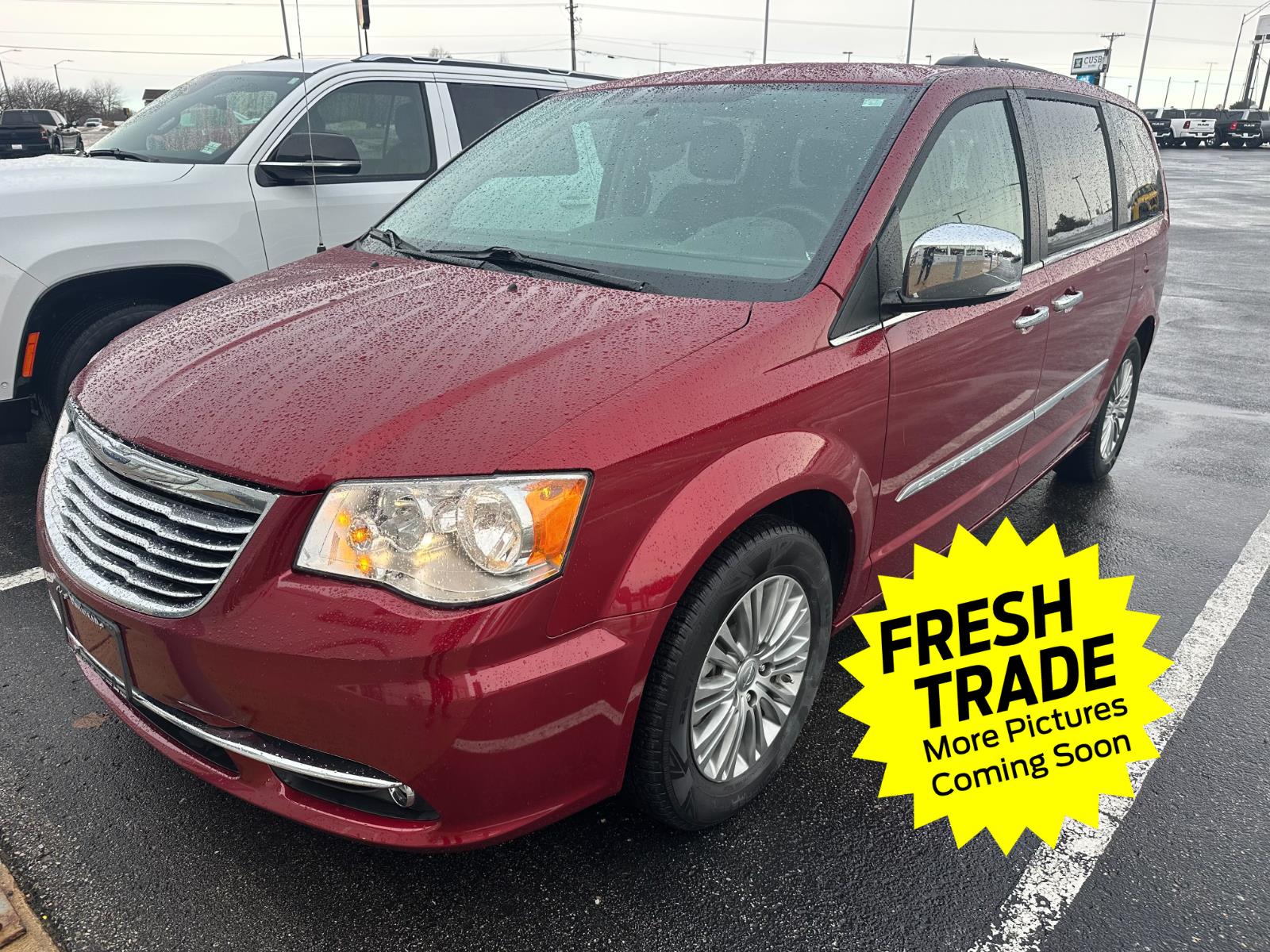 2016 Chrysler Town & Country Touring-L's photo