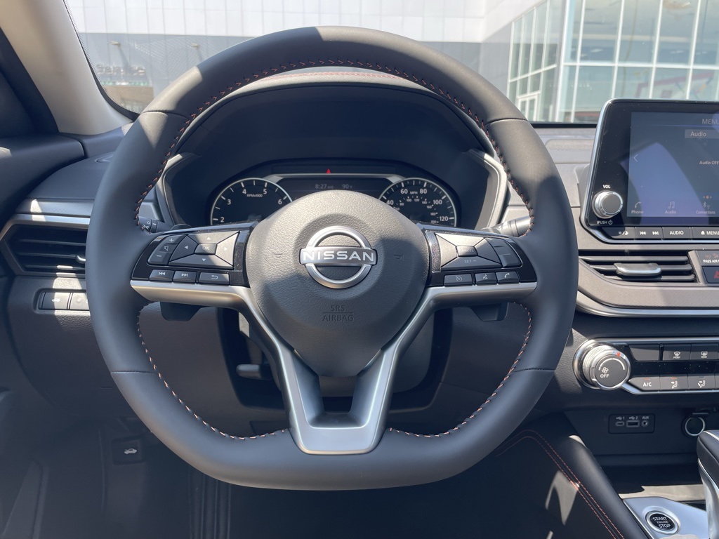 2025 Nissan Altima SR photo 8