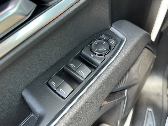 2025 Chevrolet Silverado 1500 LT photo 9