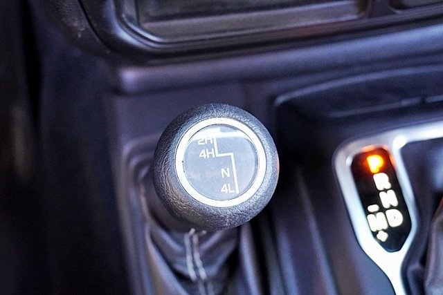 Used 2018 Silver Jeep Unlimited Sahara image 32