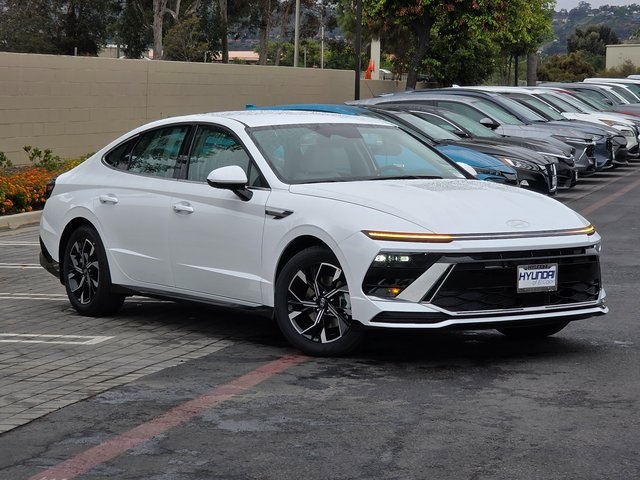 2025 Hyundai Sonata SEL photo 2