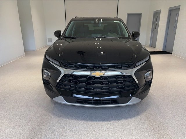 2025 Chevrolet Blazer 2LT photo 2