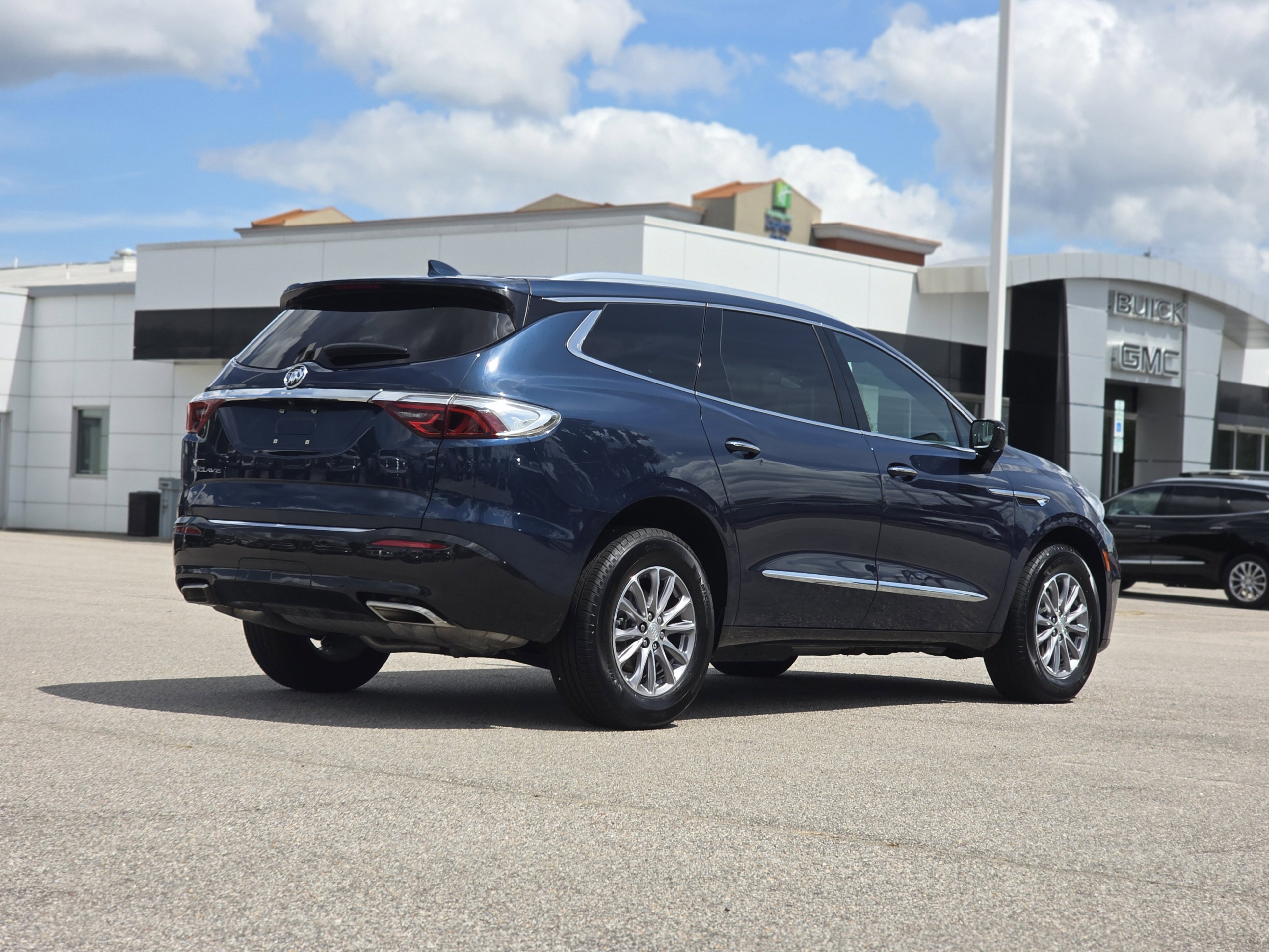 2022 Buick Enclave Essence photo 2