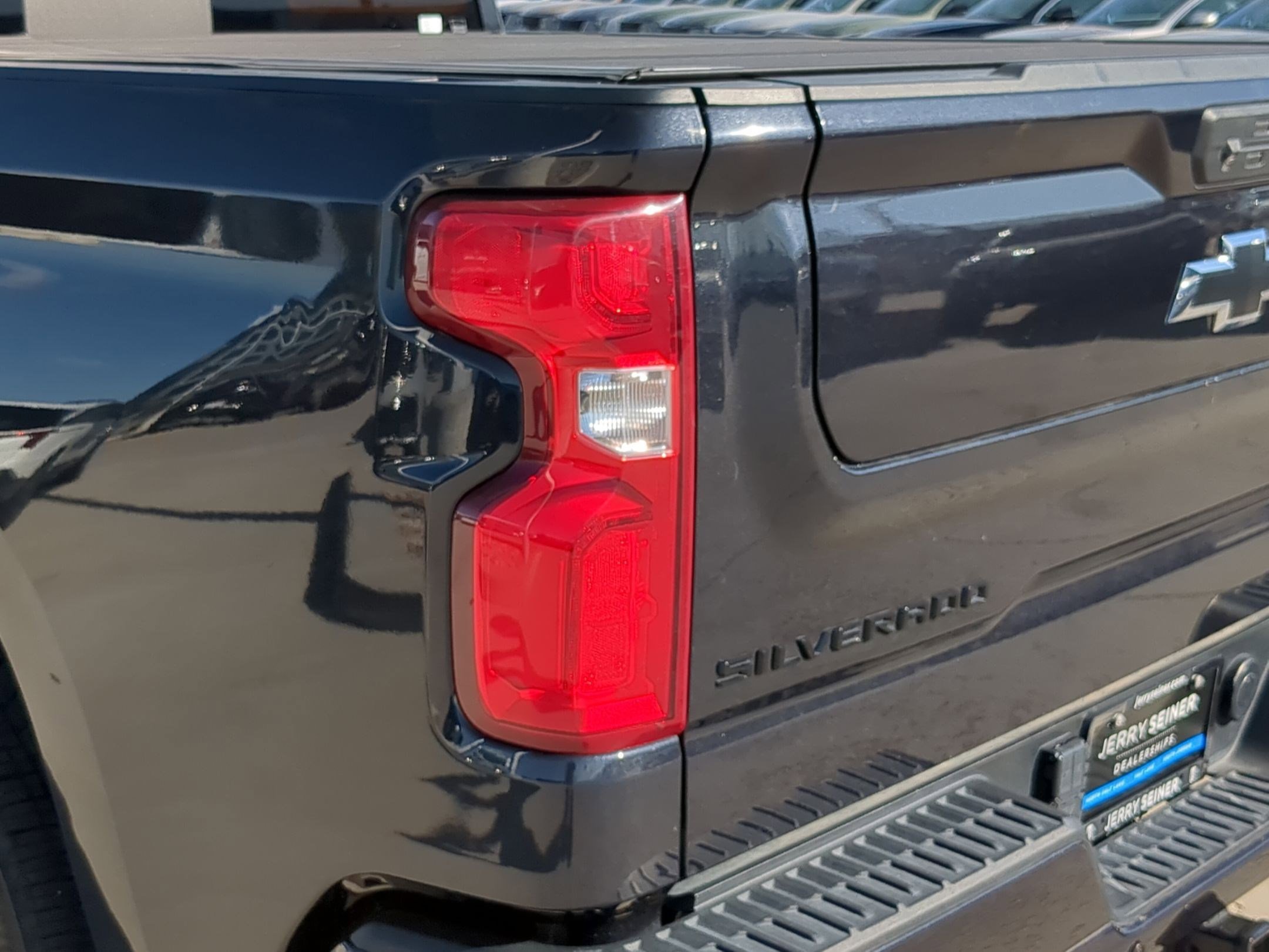 2023 Chevrolet Silverado 1500 High Country photo 11