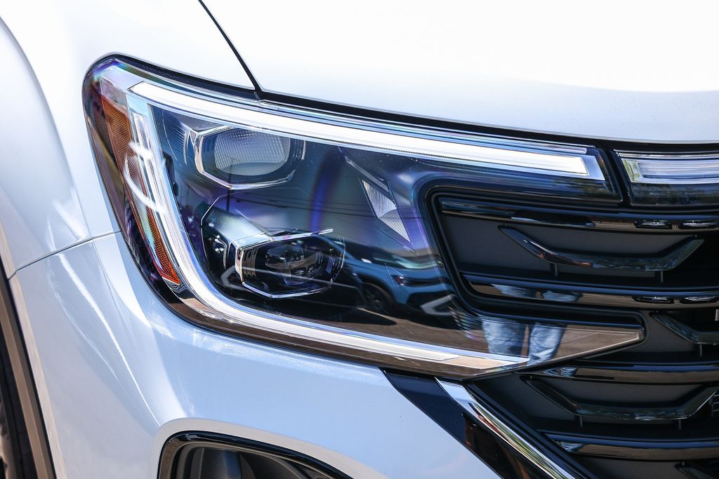 2026 Volkswagen Atlas Cross Sport SE photo 2