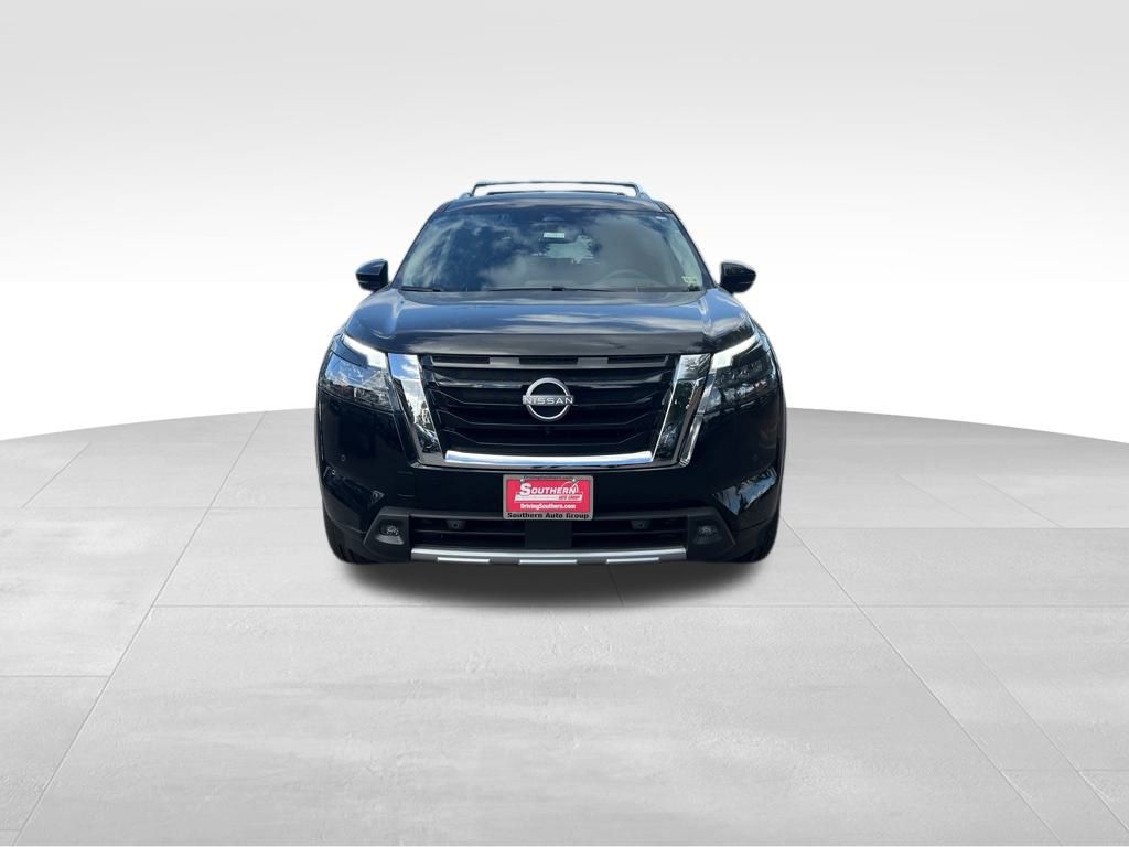 2025 Nissan Pathfinder Platinum photo 4