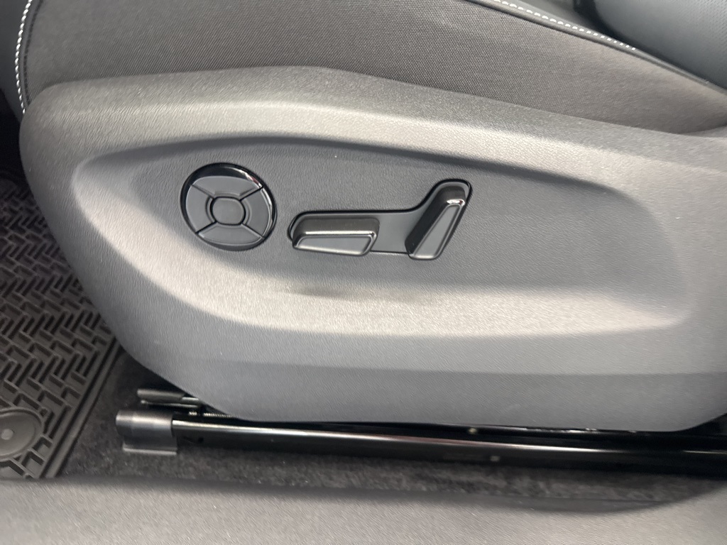 2025 Volkswagen Tiguan SE photo 10