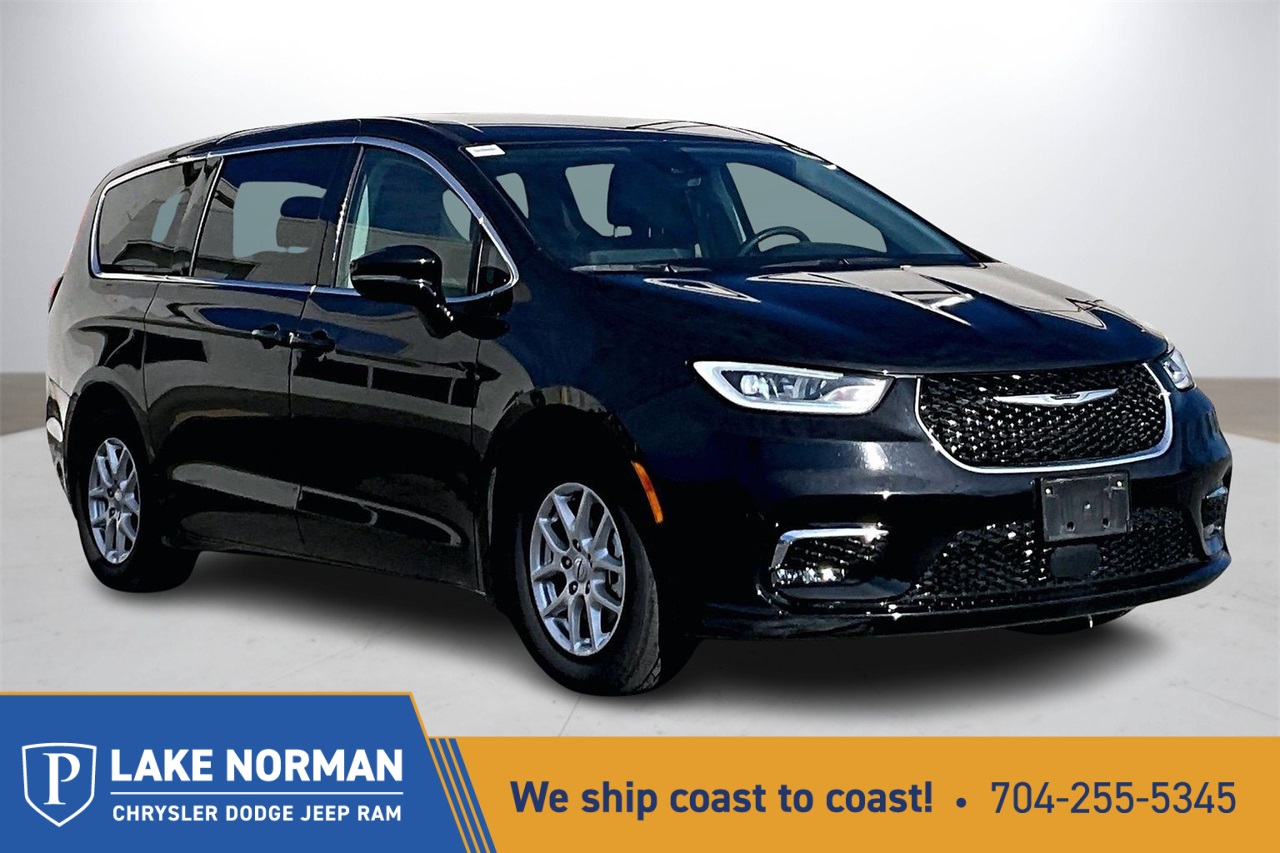 2024 Chrysler Pacifica Touring L's photo