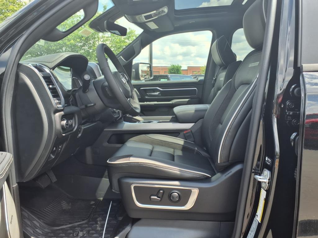 2025 Ram 1500 Laramie photo 3