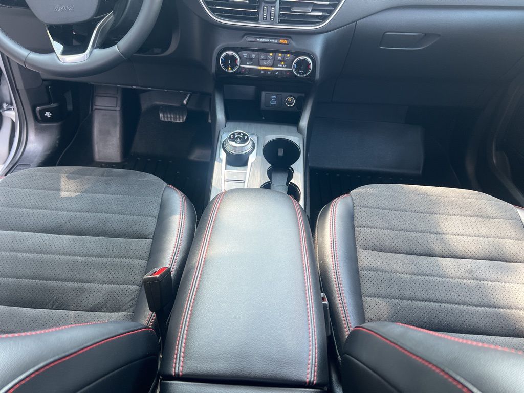 2022 Ford Escape SEL photo 18