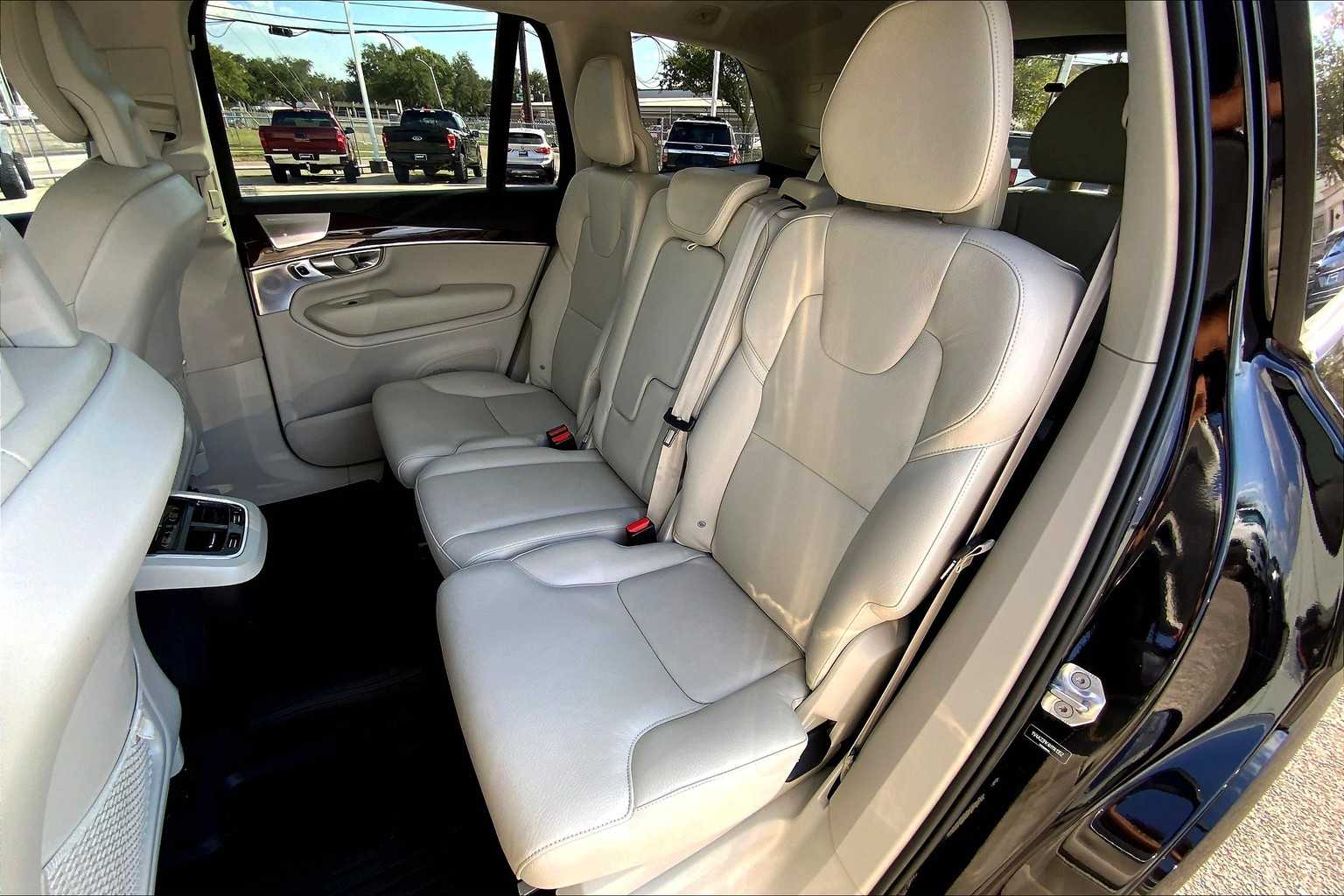 2017 Volvo XC90 Momentum photo 20