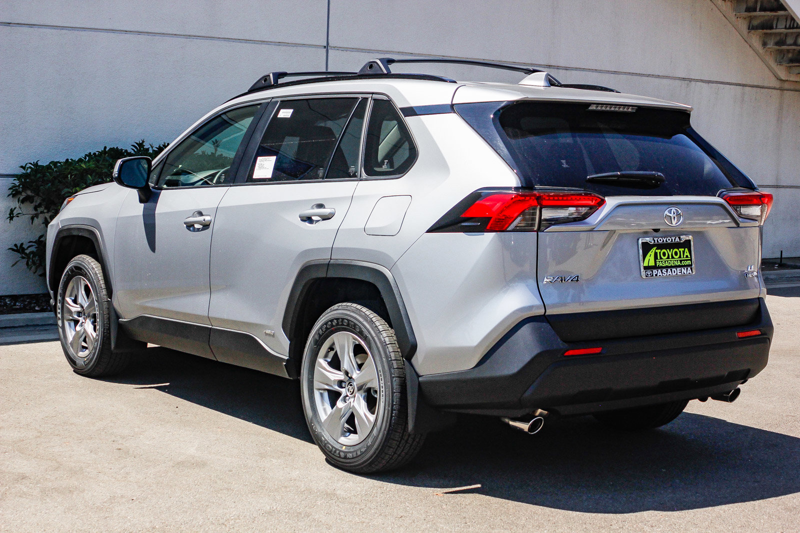 2025 Toyota RAV4 Hybrid LE photo 8