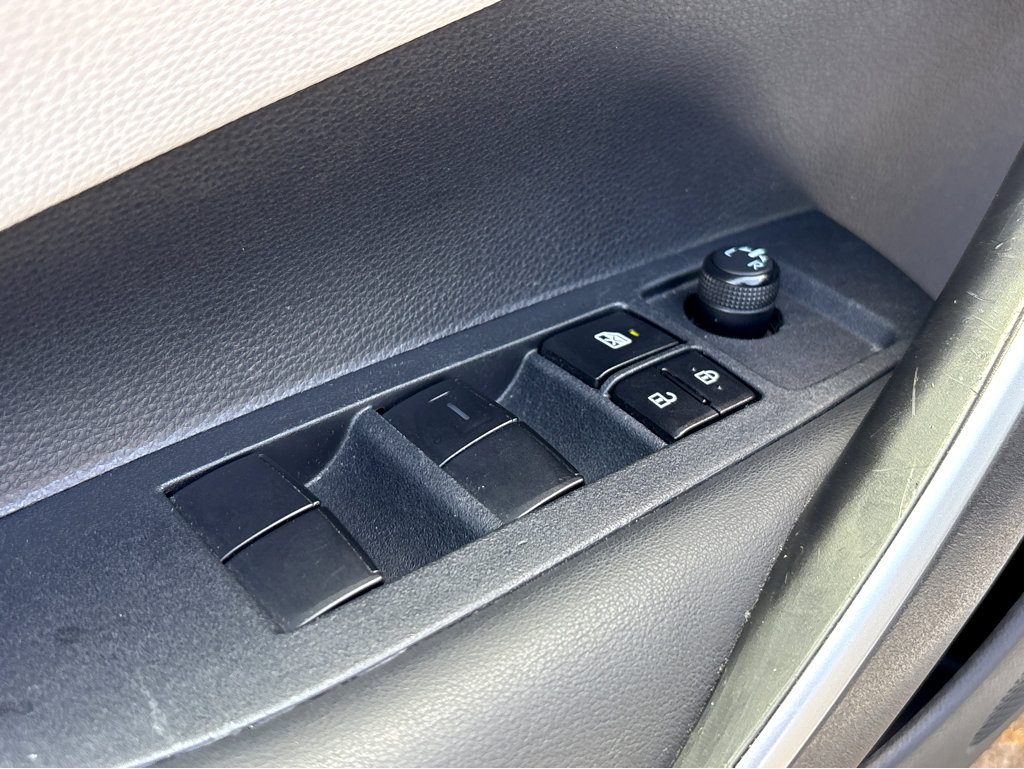2023 Toyota Corolla SE photo 18