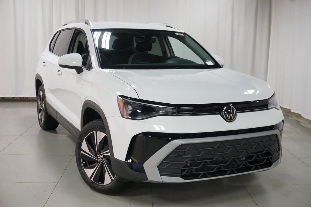 2025 Volkswagen Taos SE photo 3