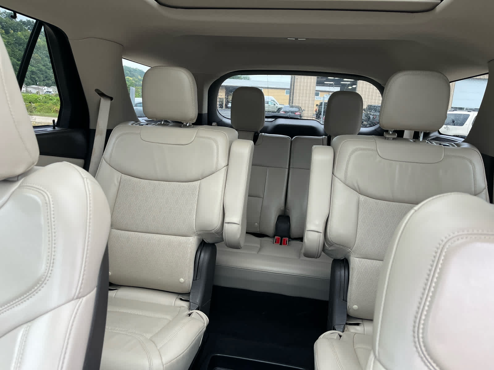 2020 Ford Explorer Platinum photo 36