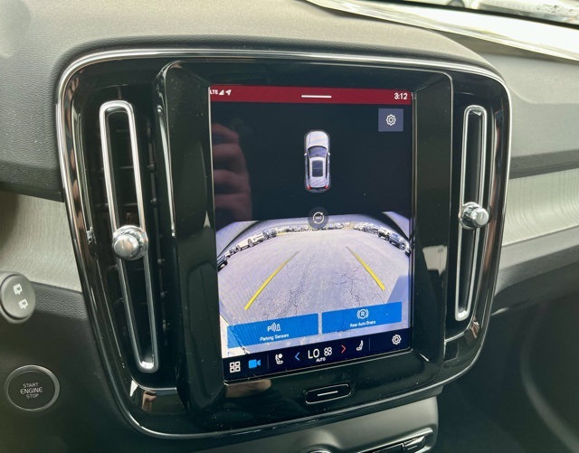 2025 Volvo XC40 photo 15