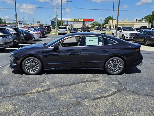 2025 Hyundai Sonata Hybrid Limited photo 3