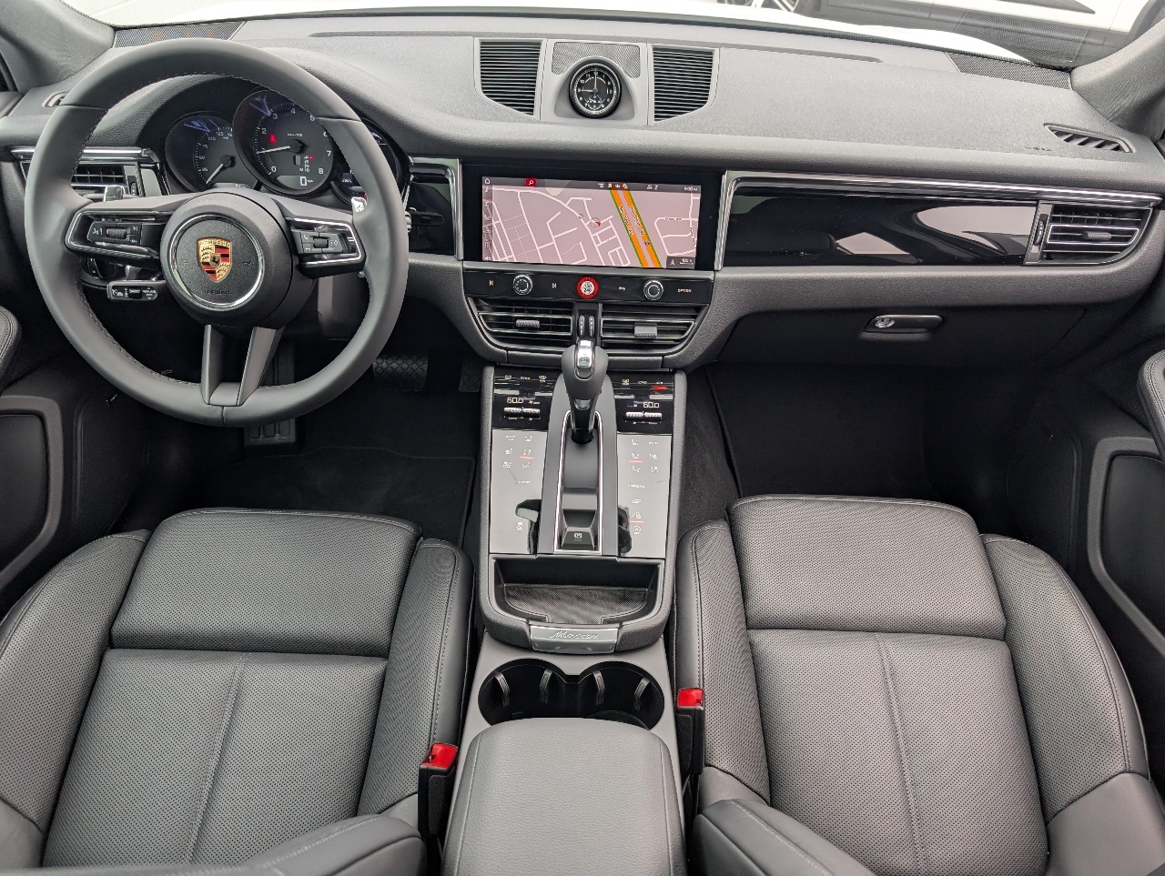 2025 Porsche Macan T photo 6
