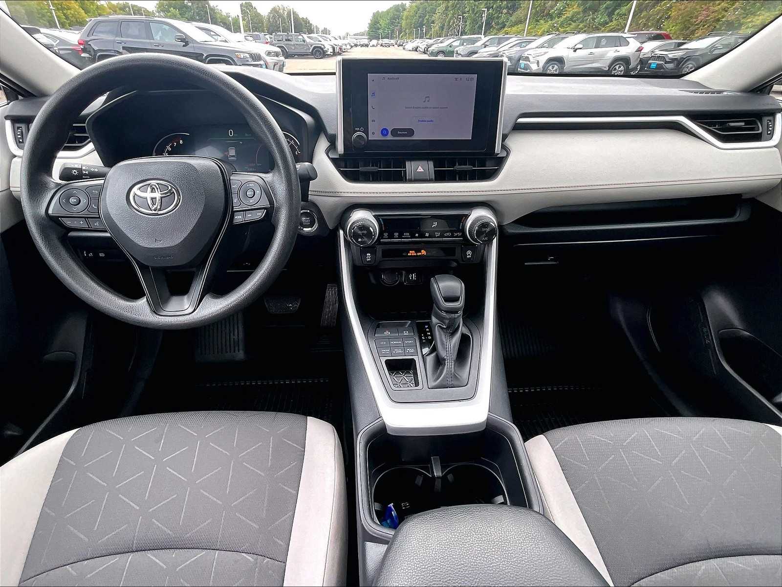 2025 Toyota RAV4 XLE photo 21