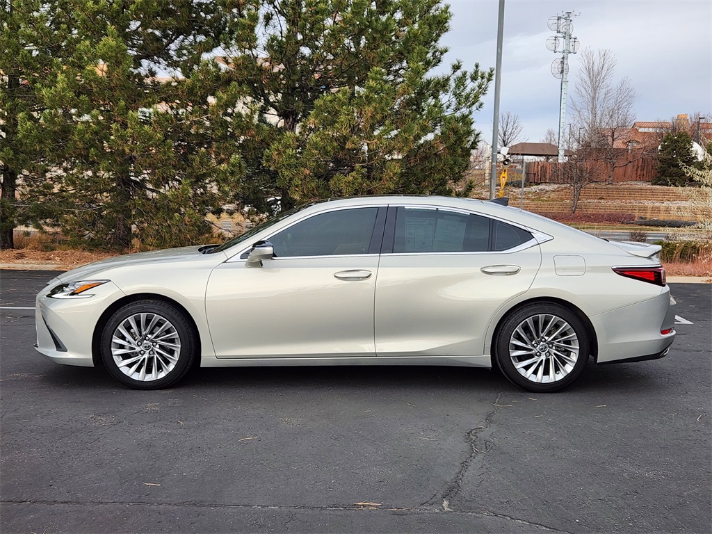 2022 Lexus ES 350 Ultra Luxury photo 2