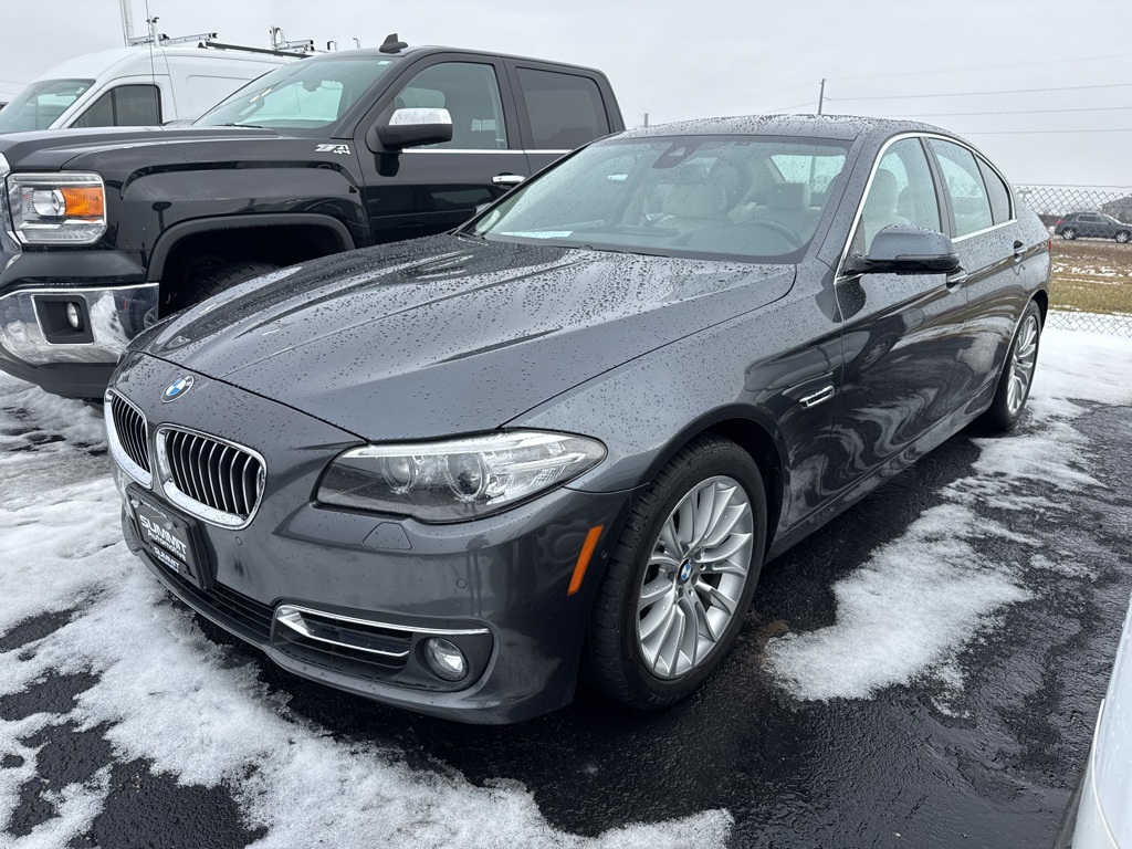 2016 BMW 5 Series 528i's photo