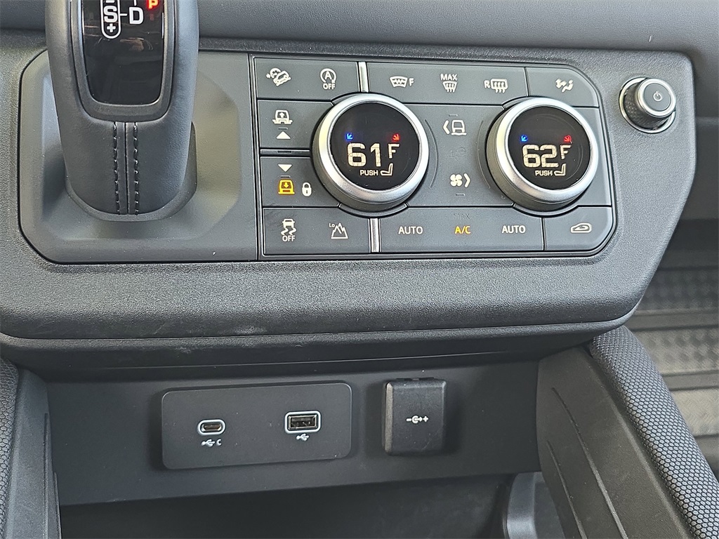 2024 Land Rover Defender 130 V8 photo 25