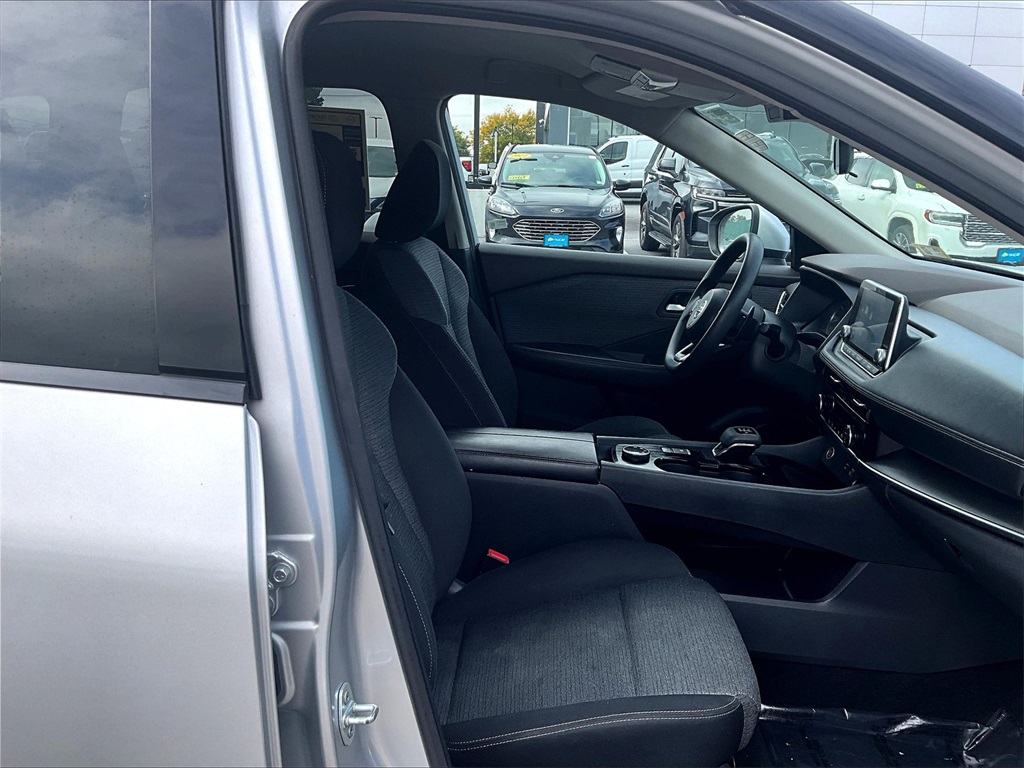 2021 Nissan Rogue SV photo 10