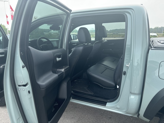 2022 Toyota Tacoma TRD Off-Road photo 12