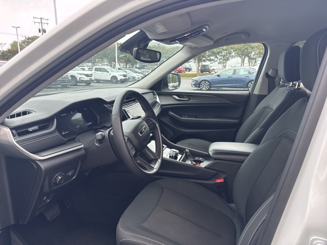 2023 Jeep Grand Cherokee Laredo photo 4