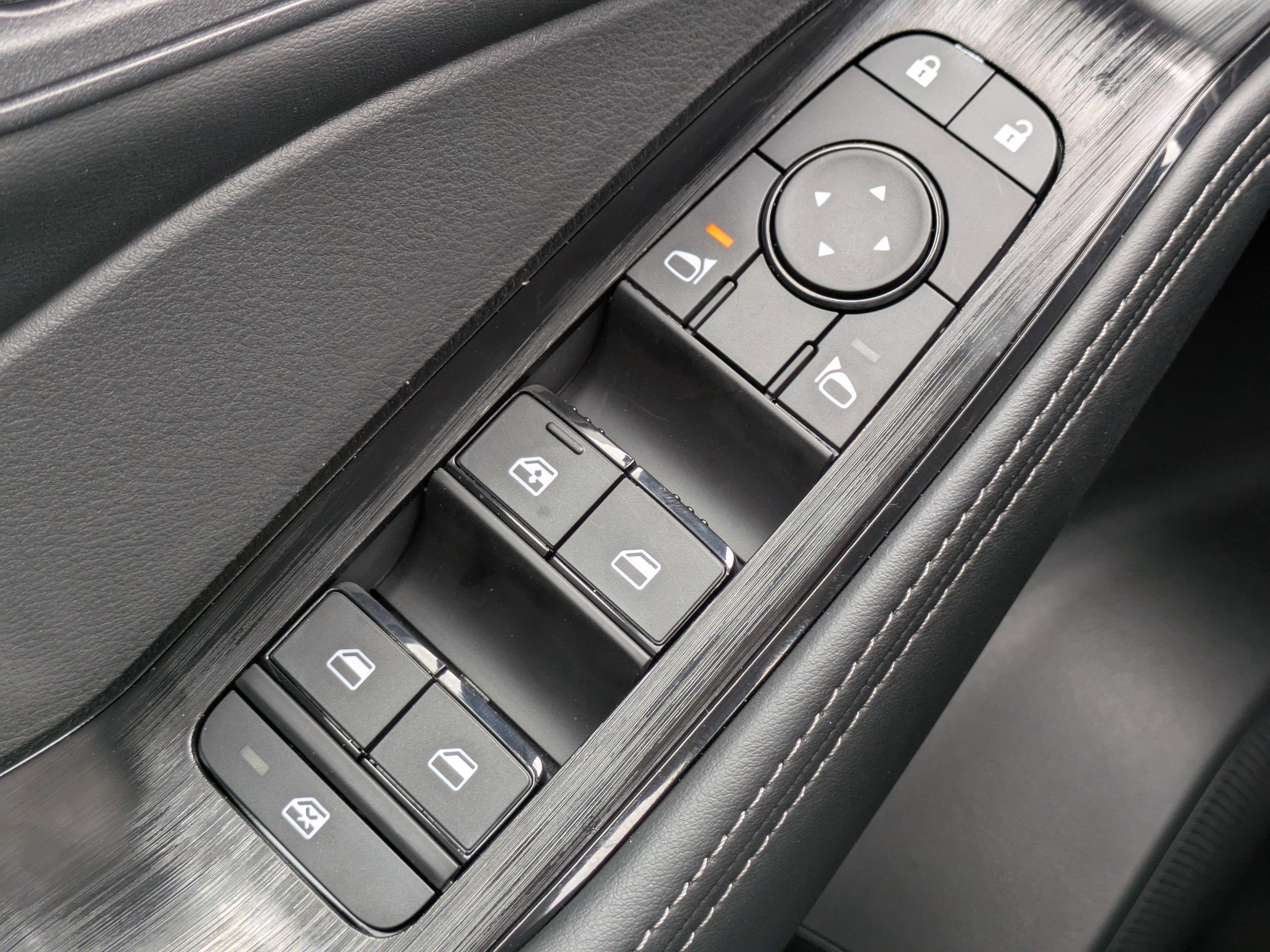 2026 Nissan Rogue SV photo 26