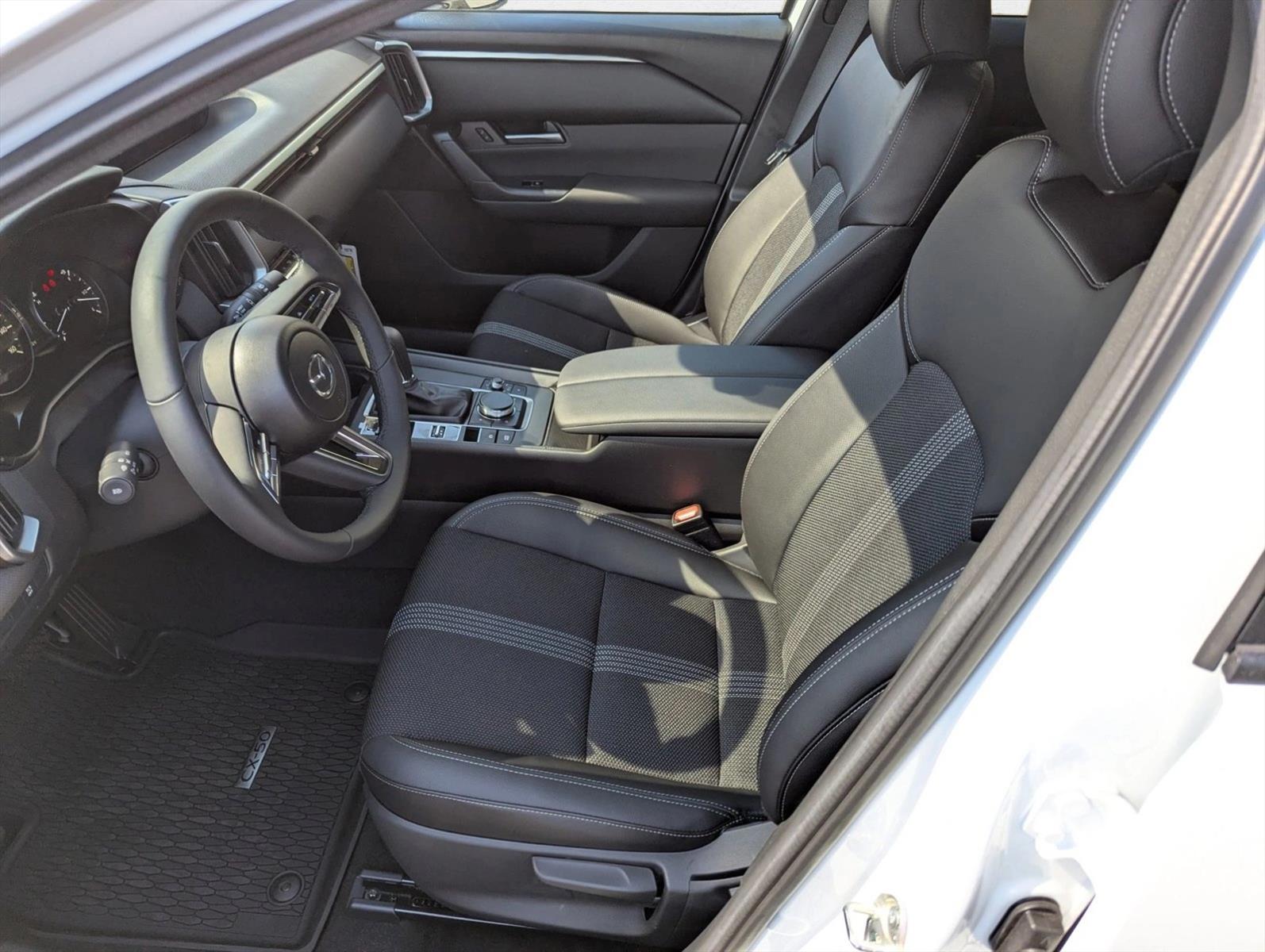 2025 Mazda CX-50 2.5 Select photo 4