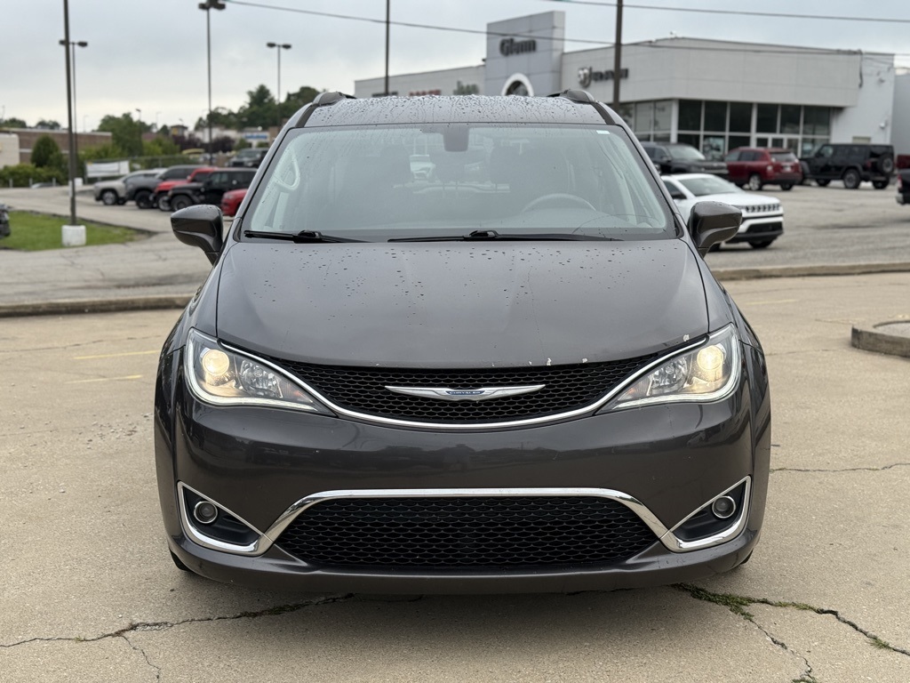 2017 Chrysler Pacifica Touring L photo 3