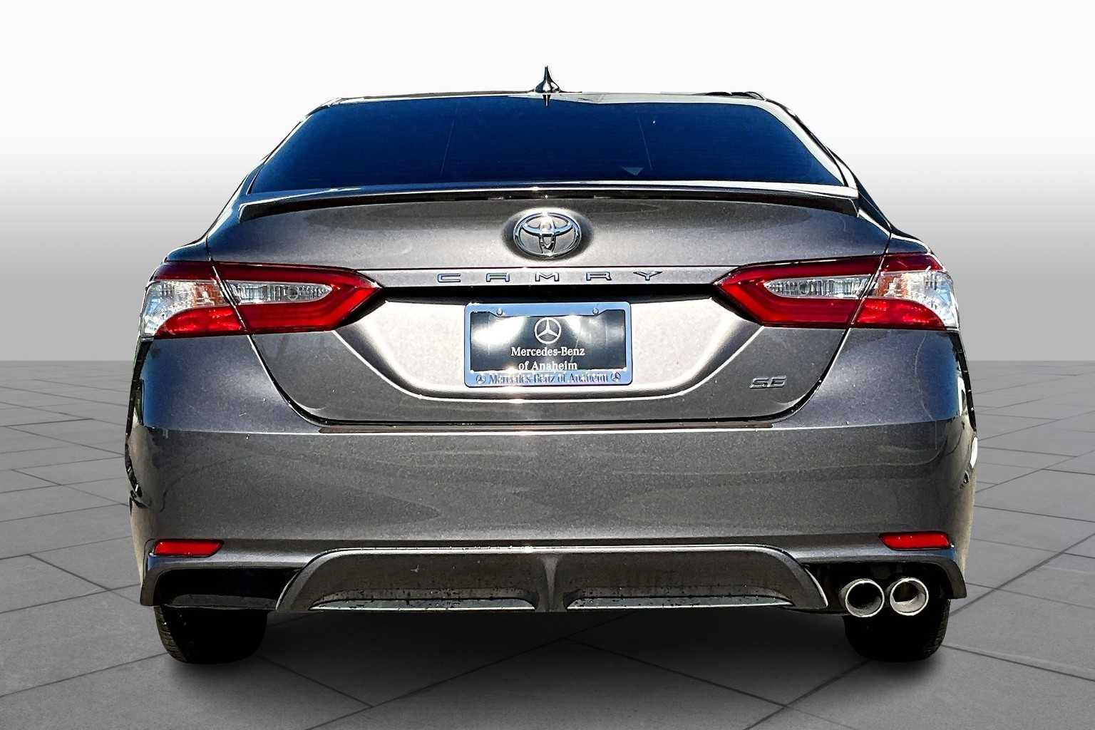 2020 Toyota Camry SE photo 4