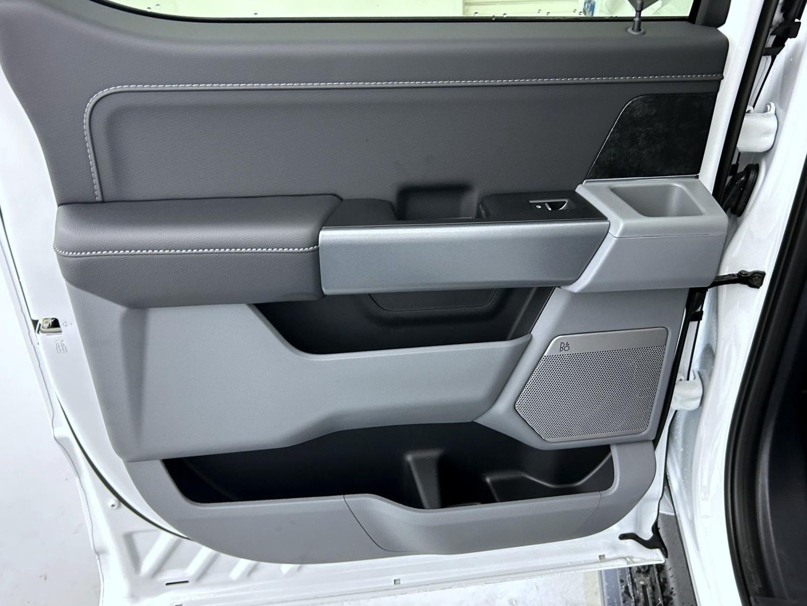 2025 Ford F-150 Lightning photo 17