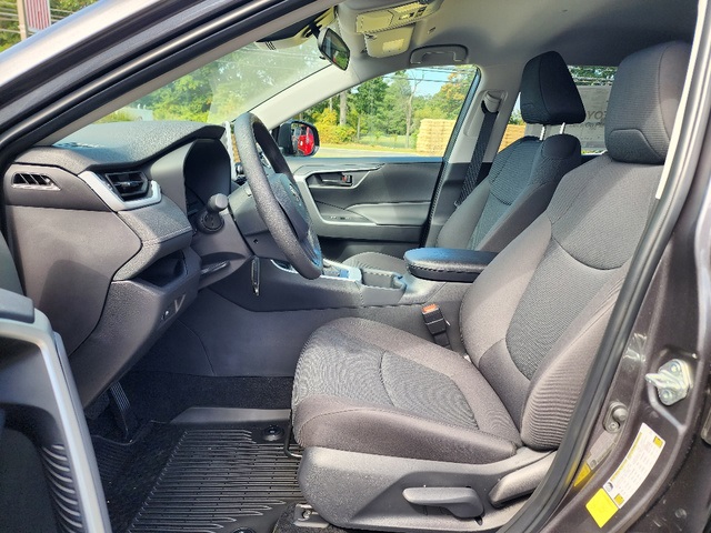 2025 Toyota RAV4 LE photo 14