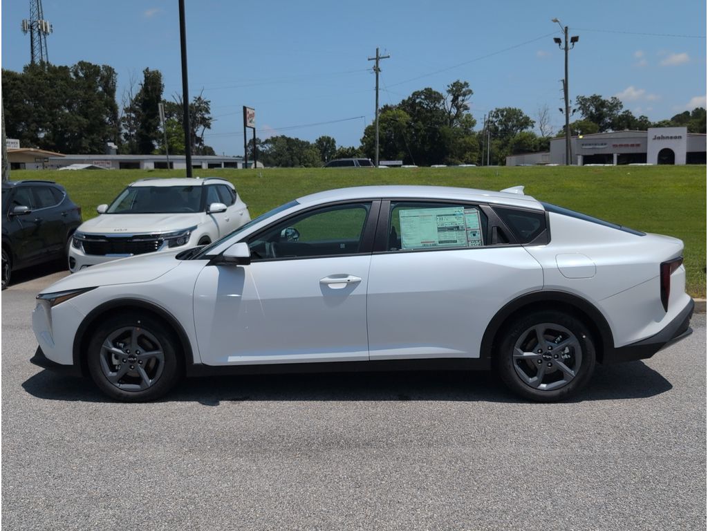2025 Kia K4 LXS photo 2