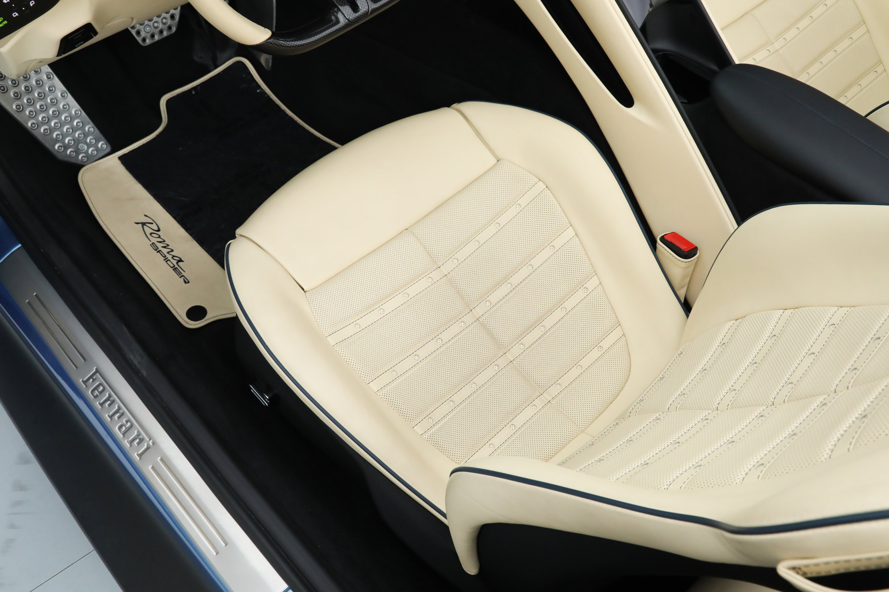 2025 Ferrari Roma Spider photo 27